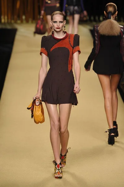 Look 8